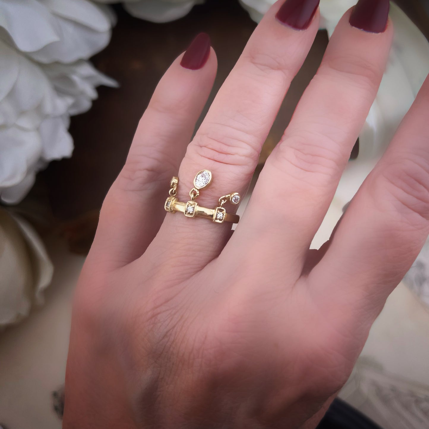 Anello vintage con pendenti mobili