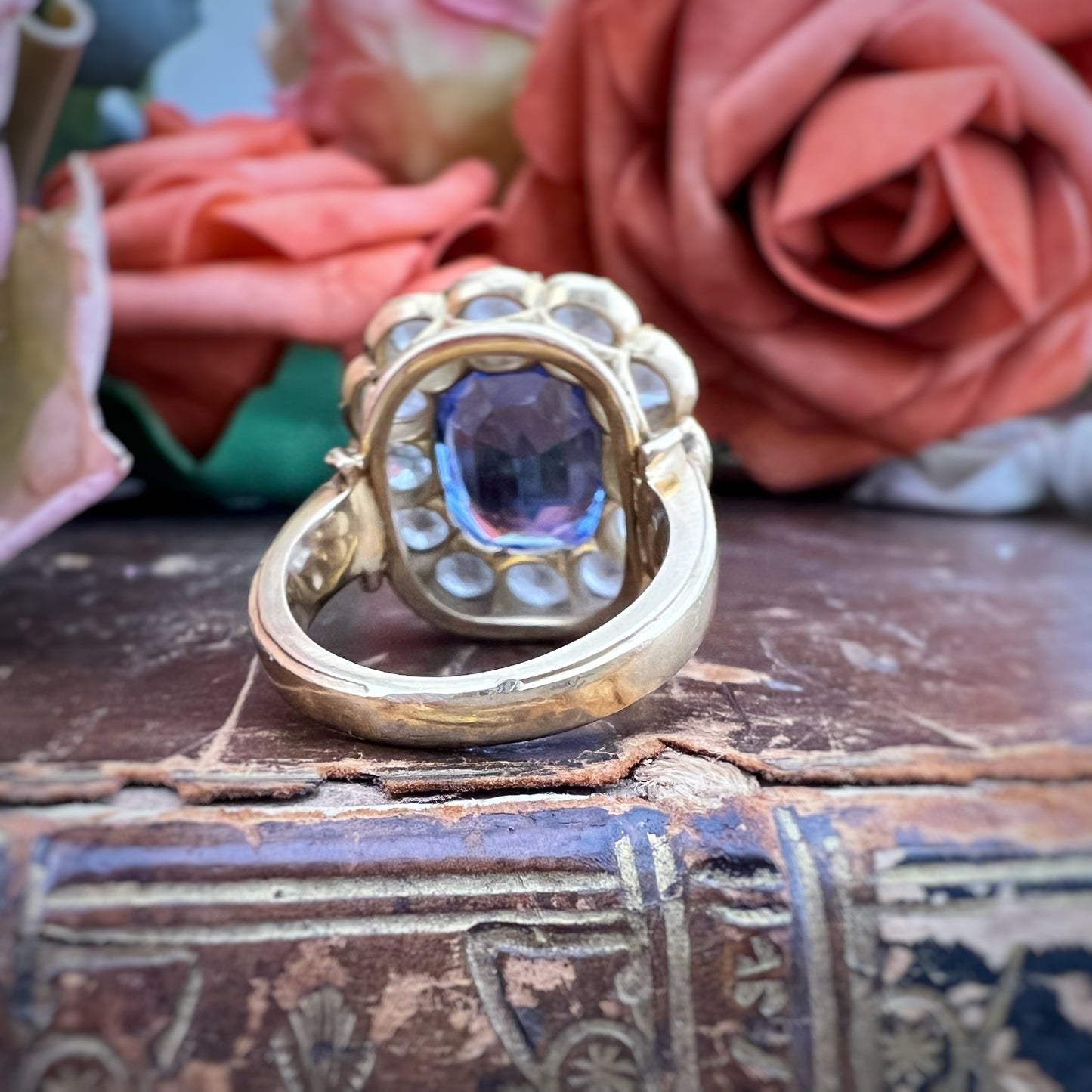 Anello fine ‘800 con zaffiro Ceylon 4.60 ct diamanti old mine 5 ct oro giallo 18k