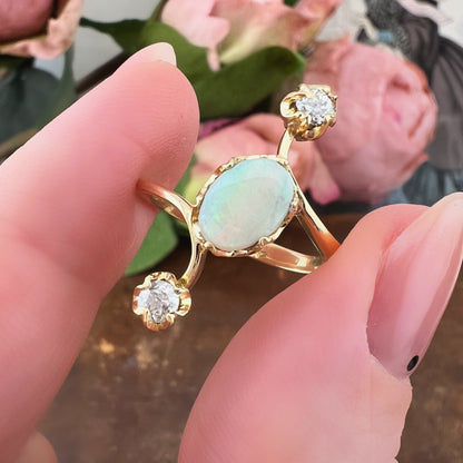 Anello ramo fiorito con opale d’archivio e diamanti antichi – creazione in oro 18 kt - pezzo unico