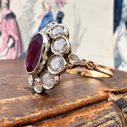 Grande anello a margherita con rubino da 3 ct e diamanti per 2 ct in oro 18k – Italia, anni ’60