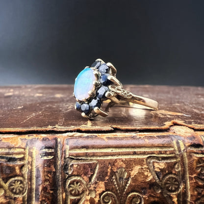 Anello vintage in oro 9 ct a margherita con opale e zaffiri