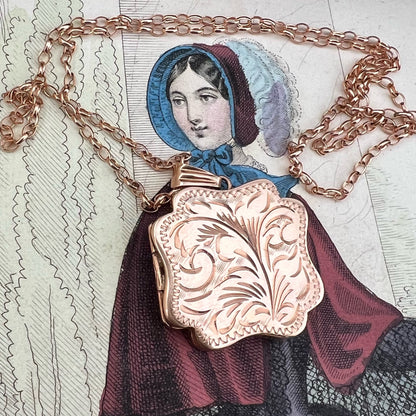 Locket vintage con catena in oro rosa inciso a mano