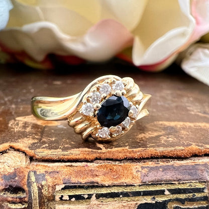 Anello con zaffiro e diamanti in oro giallo 14 ct
