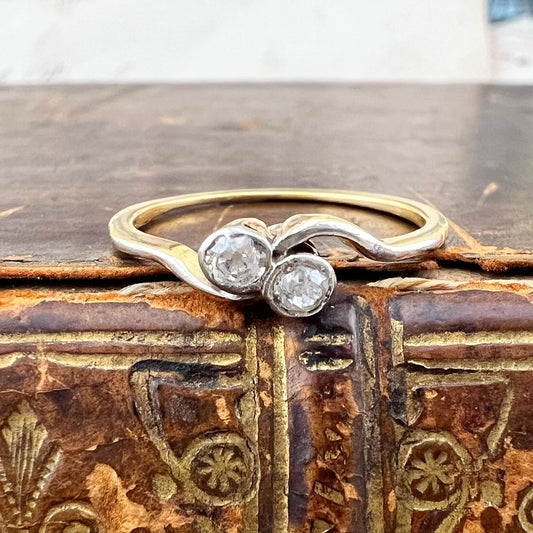 Anello Toi et Moi in oro 18k con diamanti old mine – Nord Europa, anni ’20