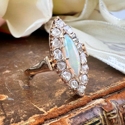 Anello Figaro oro 18k con Opale Australiano e Diamanti – Primi ‘900