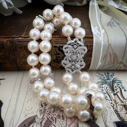 Bracciale vintage in perle Akoya con chiusura importante in oro bianco e diamanti – Anni ’60