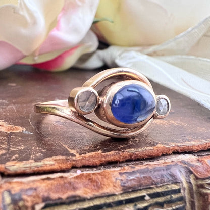 Anello oro 12k zaffiro e diamanti. Italia c. 1920