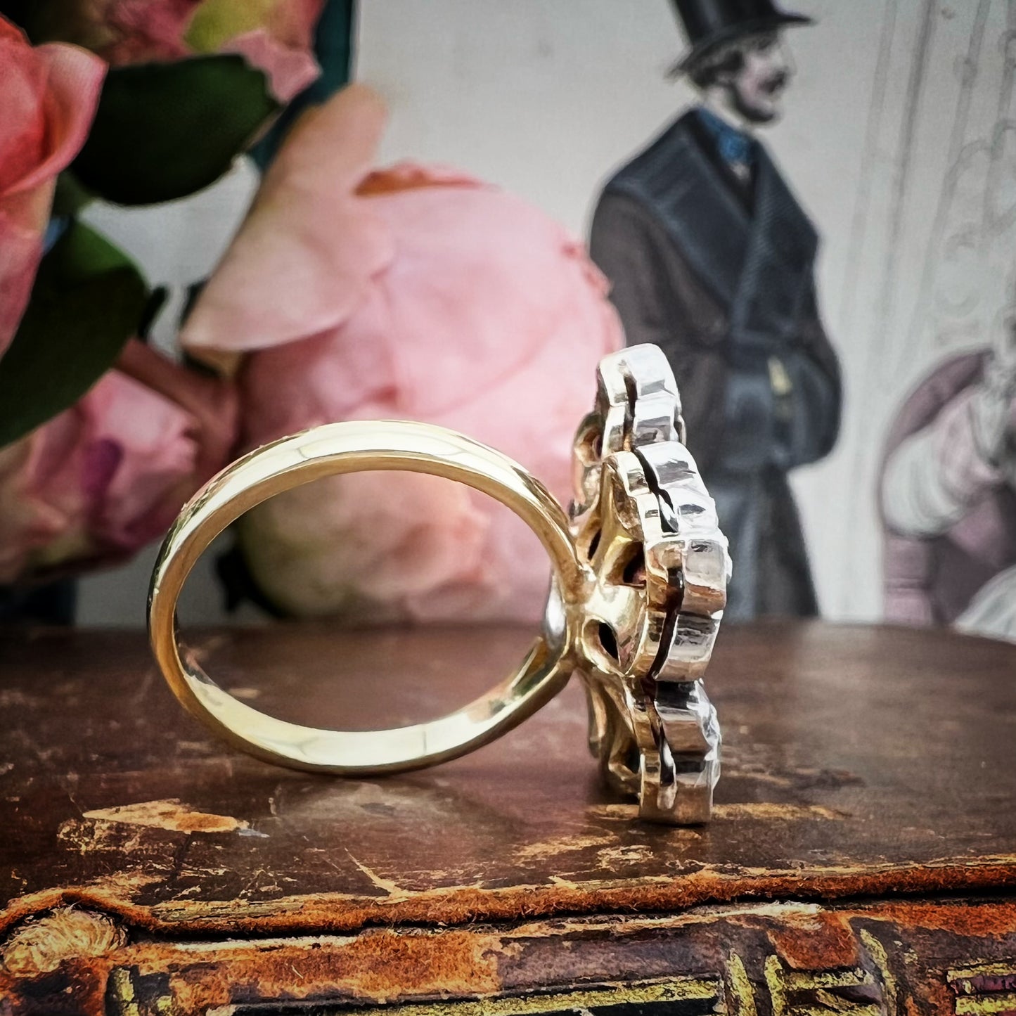 Anello vintage a grande fiore in oro 18k con diamanti taglio rosa e brillante