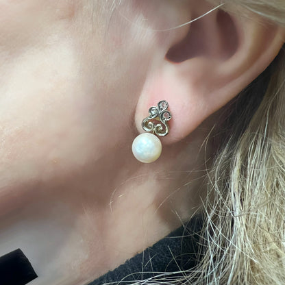 Orecchini con perle e diamanti a rosetta in oro 18 ct