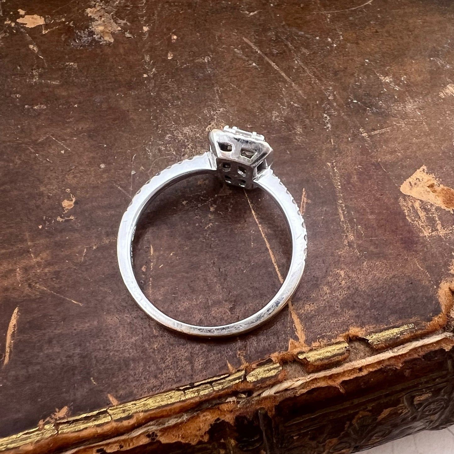 Anello pre loved oro bianco 18 ct e diamanti