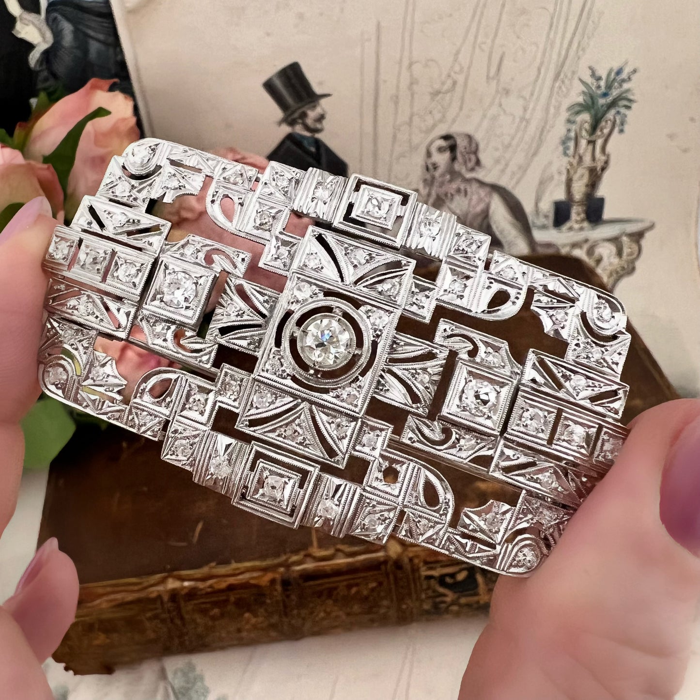 Grande spilla Art Déco in platino e diamanti. 1920-30