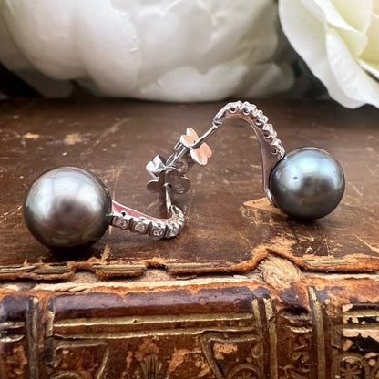 Orecchini oro 18k a perno “Perle di Tahiti con Motivo Curvo”