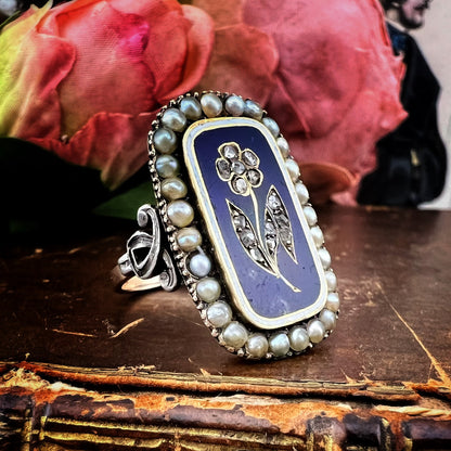 Anello sentimentale “Forget Me Not” con diamanti e perle naturali, Inghilterra 1830-1870