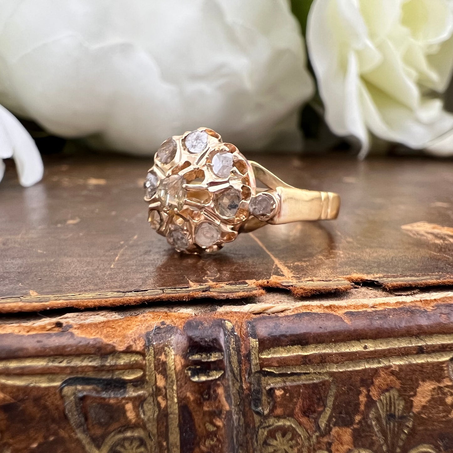 Anello veneziano a fiore in oro 18 ct e diamanti a rosetta