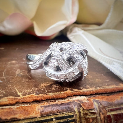 Anello Vintage Italiano “Nodo d’Amore” in Oro Bianco 18K con Diamanti
