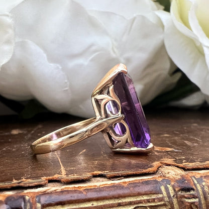 Anello Cocktail in oro 9k con ametista da 12 ct. Birmingham 1960