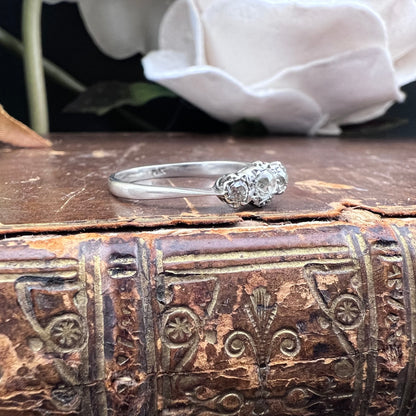 Anello trilogy con diamanti old mine
