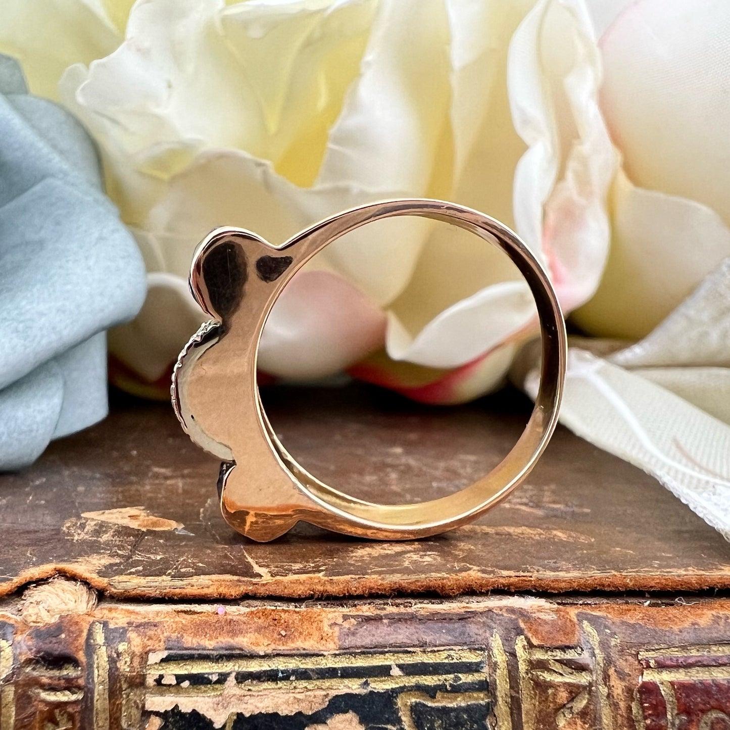 Anello a ponte con zaffiri e diamanti in oro 18 k