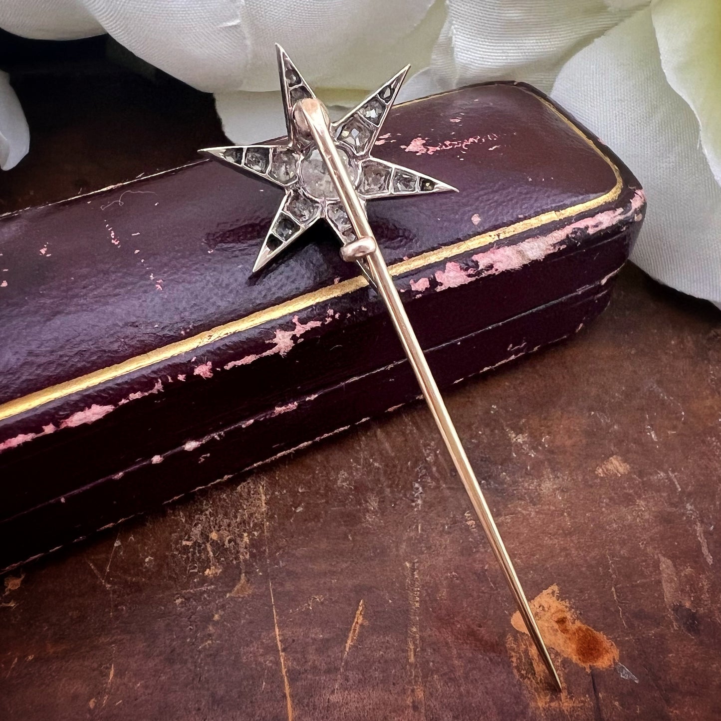 Spillone con stella, diamante Old Mine e diamanti a rosetta per totali 3 carati - XIX secolo