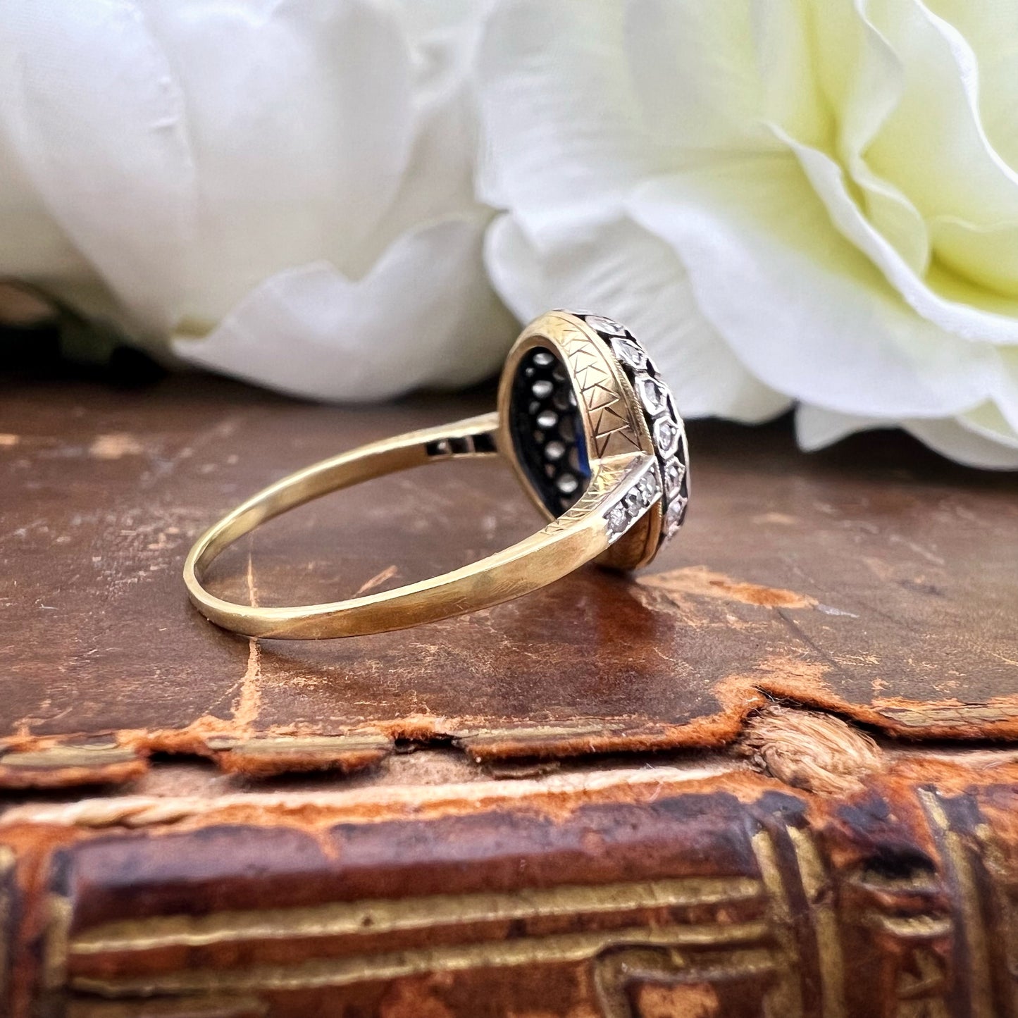 Anello con zaffiro birmano e diamanti - Art Déco