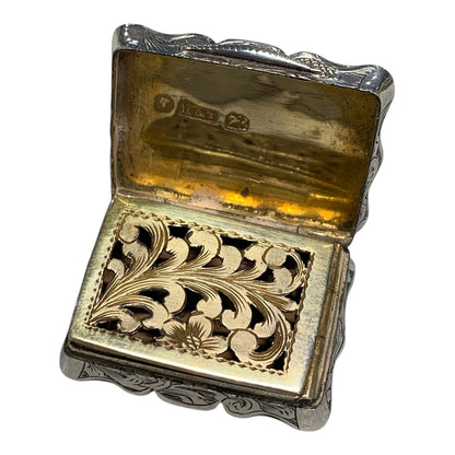 Vinaigrette “il Castello di Warwick” - Hilliard & Thomason-Birmingham 1851