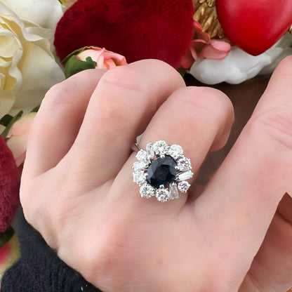 Anello vintage con zaffiro naturale e diamanti IF – G modello margherita, anni ’60 - certificato