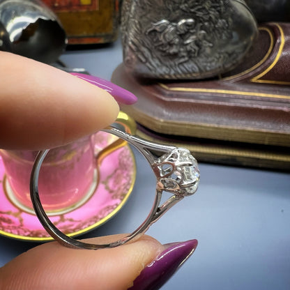 Anello solitario vintage in oro bianco 18k e diamante Old Mine 0.82 ct – Italia, anni 1930–40