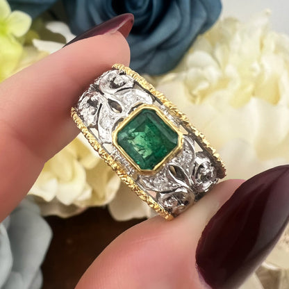Anello vintage a fascia traforata in oro 18 carati con smeraldo e diamanti