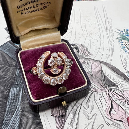 Anello antico in oro 18 kt con luna crescente e trifoglio di diamanti a taglio rosa – eleganza vintage e buon augurio
