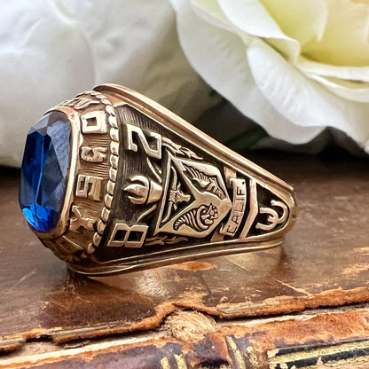 Cosa Ring High School, Chino, in California 1982 con incisione interna cowboy