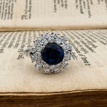 Anello vintage a margherita ovale con zaffiro e diamanti