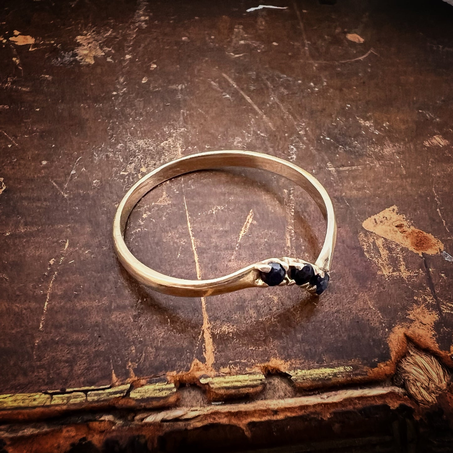 Wishbone ring in oro e zaffiri Birmingham 1984