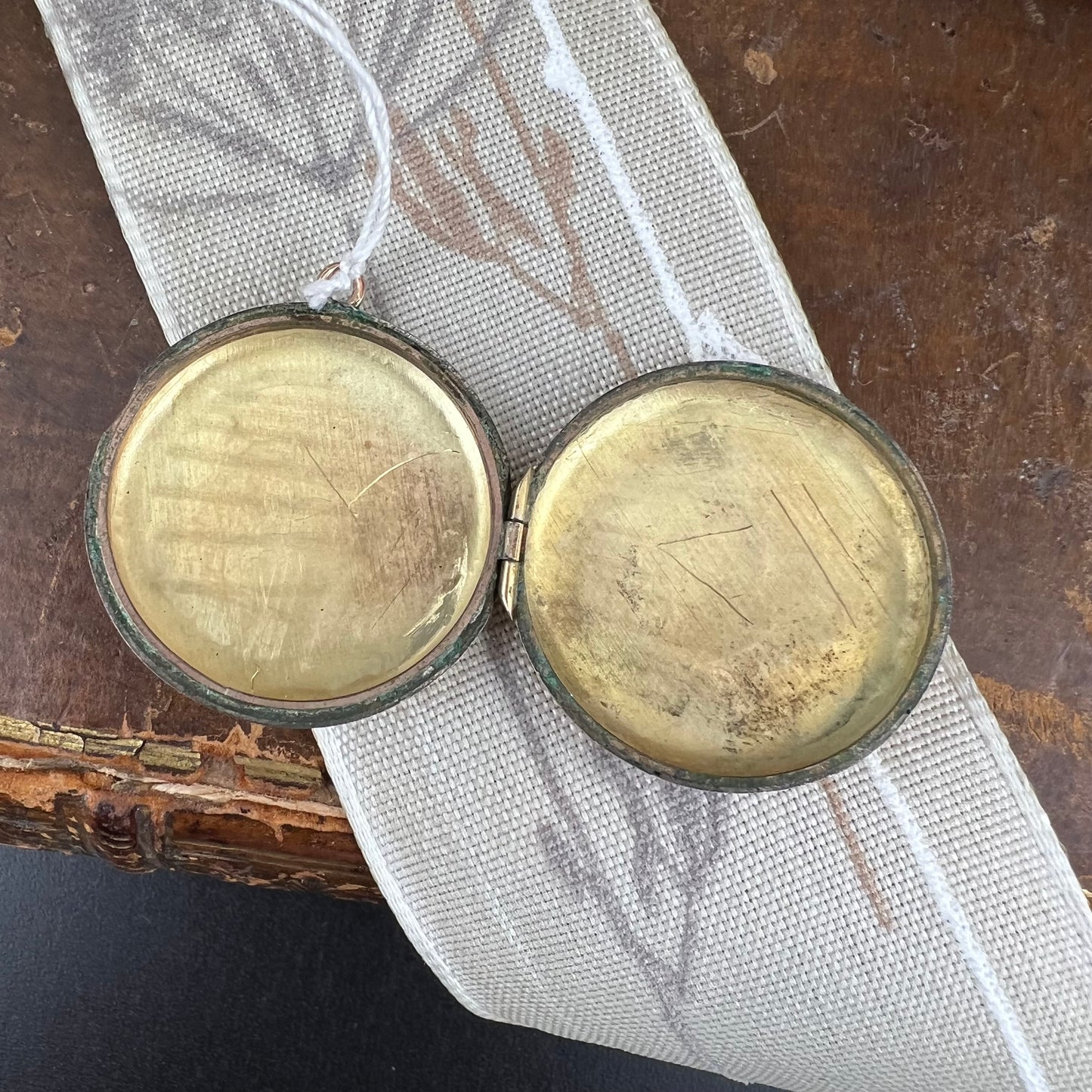 N. 04 - Locket porta foto in oro 9 ct back & front primi ‘900