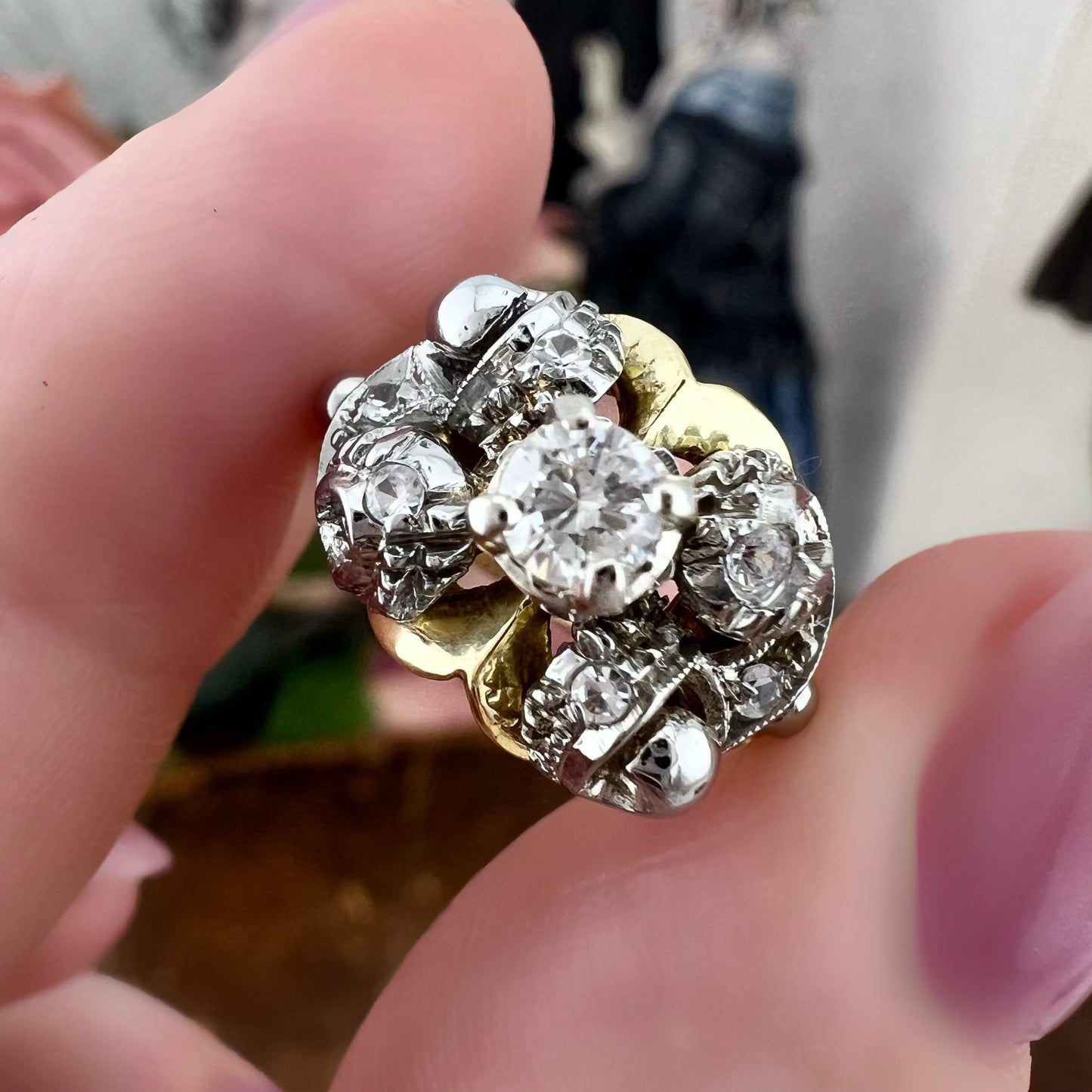 Anello in oro giallo e oro bianco 18 kt con diamanti, Italia, circa 1930