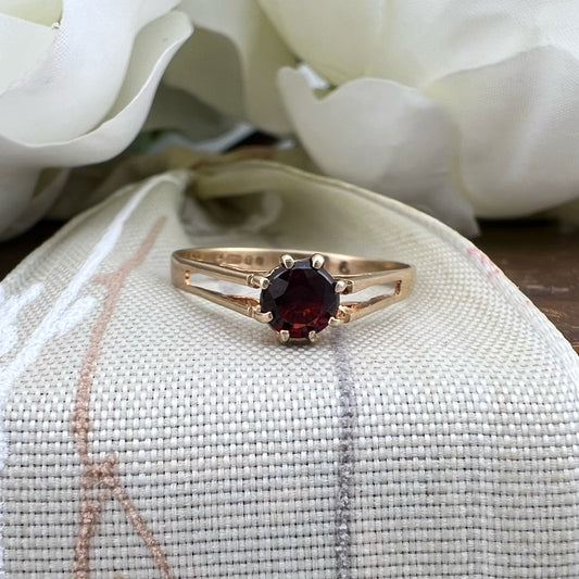 Anello vintage solitario con granato Londra 1980