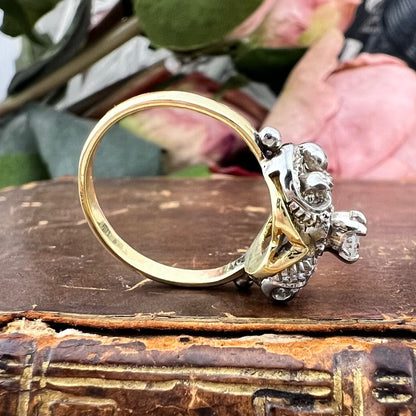 Anello in oro giallo e oro bianco 18 kt con diamanti, Italia, circa 1930