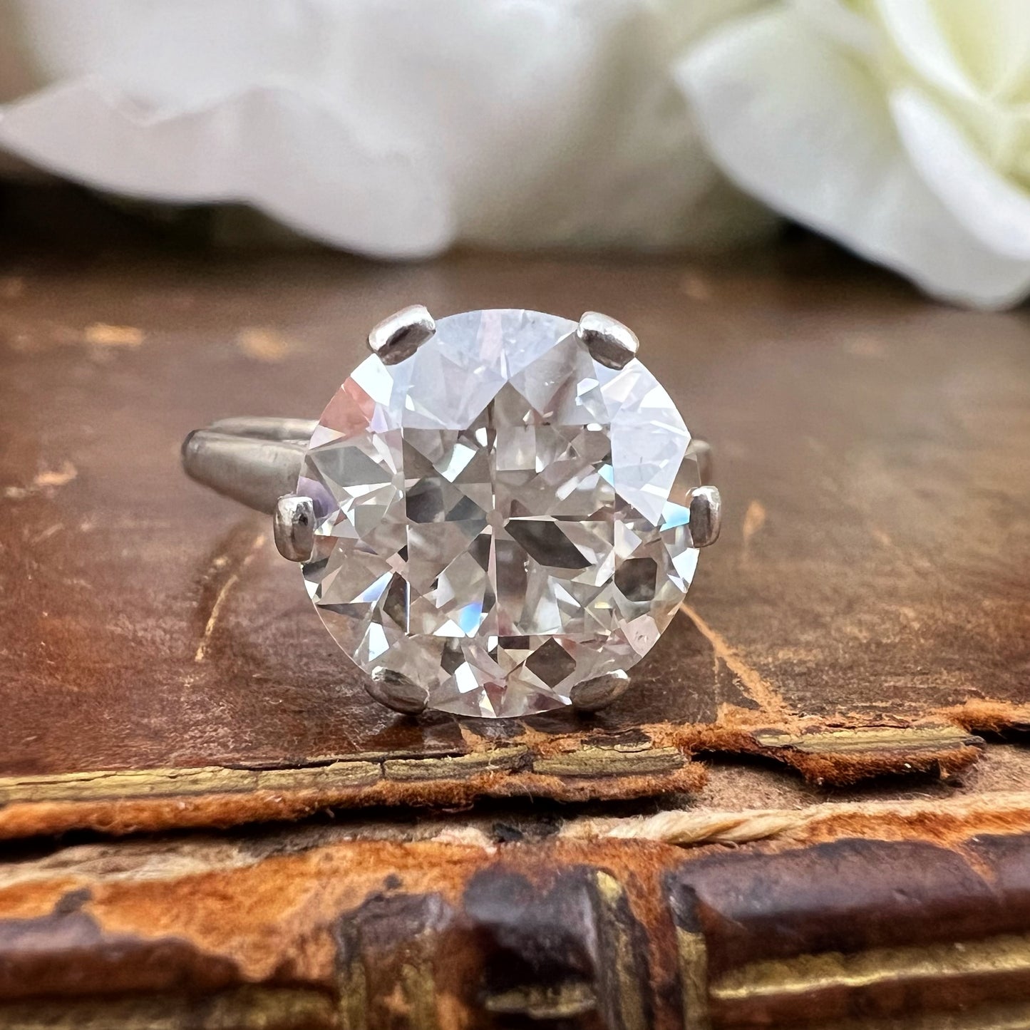 Anello solitario in oro 18k con diamante da 3.90 ct.