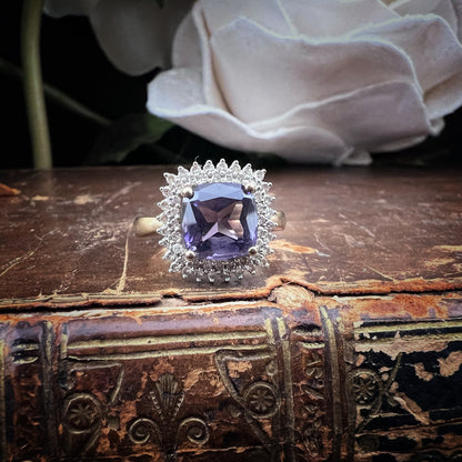 Anello con ametista cushion e diamanti