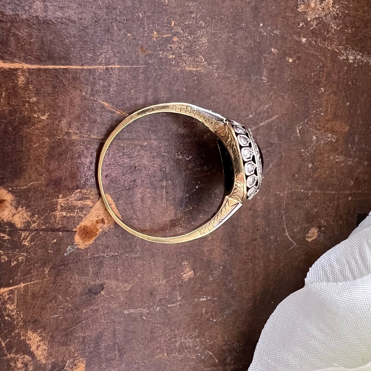 Anello con zaffiro birmano e diamanti - Art Déco