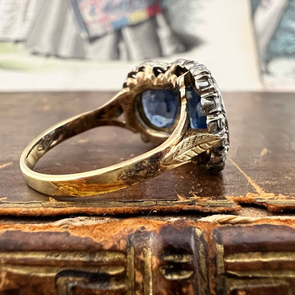 Grande anello trilogy con tre zaffiri naturali per 5 ct e diamanti – Italia, circa 1970 oro 18k
