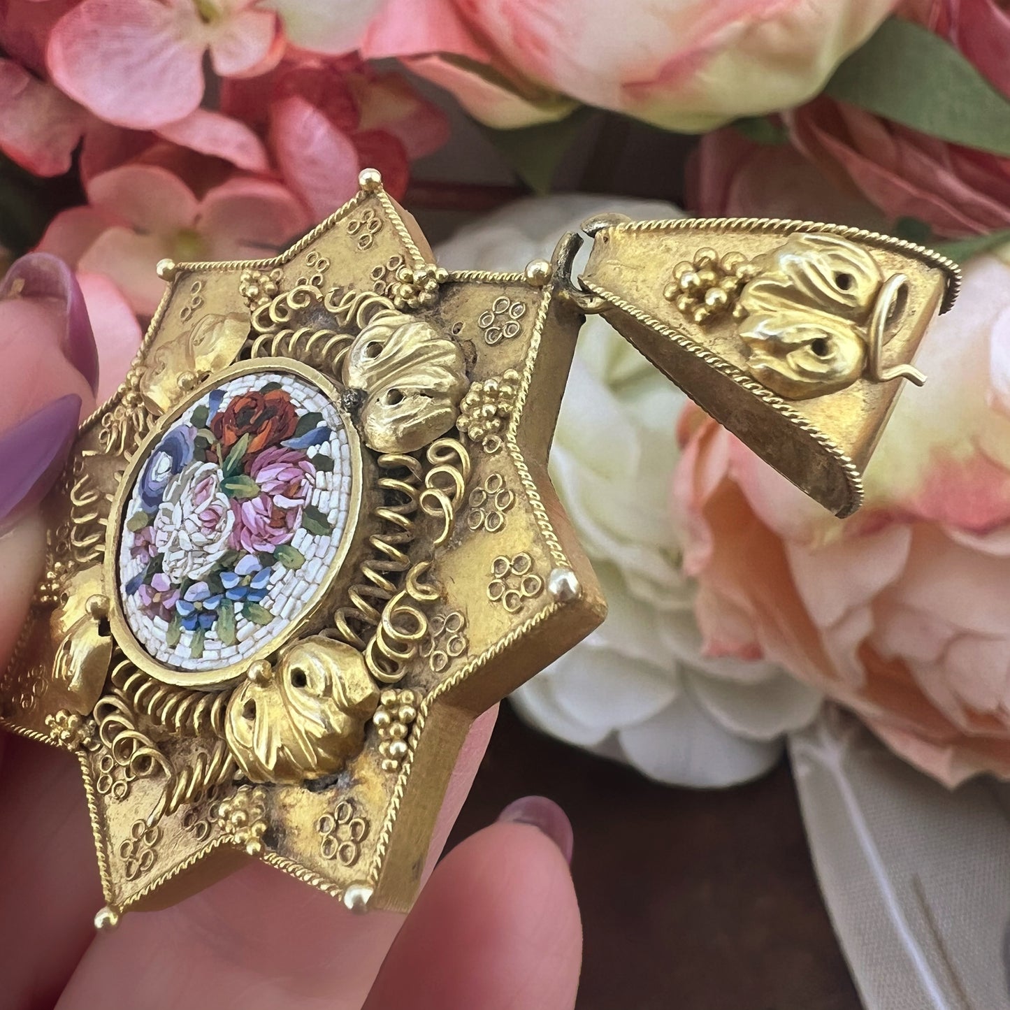 Raro pendente in oro porta ritratti a forma di stella - Venezia ‘800