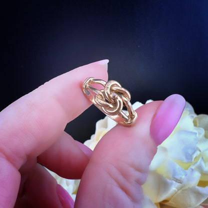 Anello vintage in oro con nodo d’amore – Inghilterra