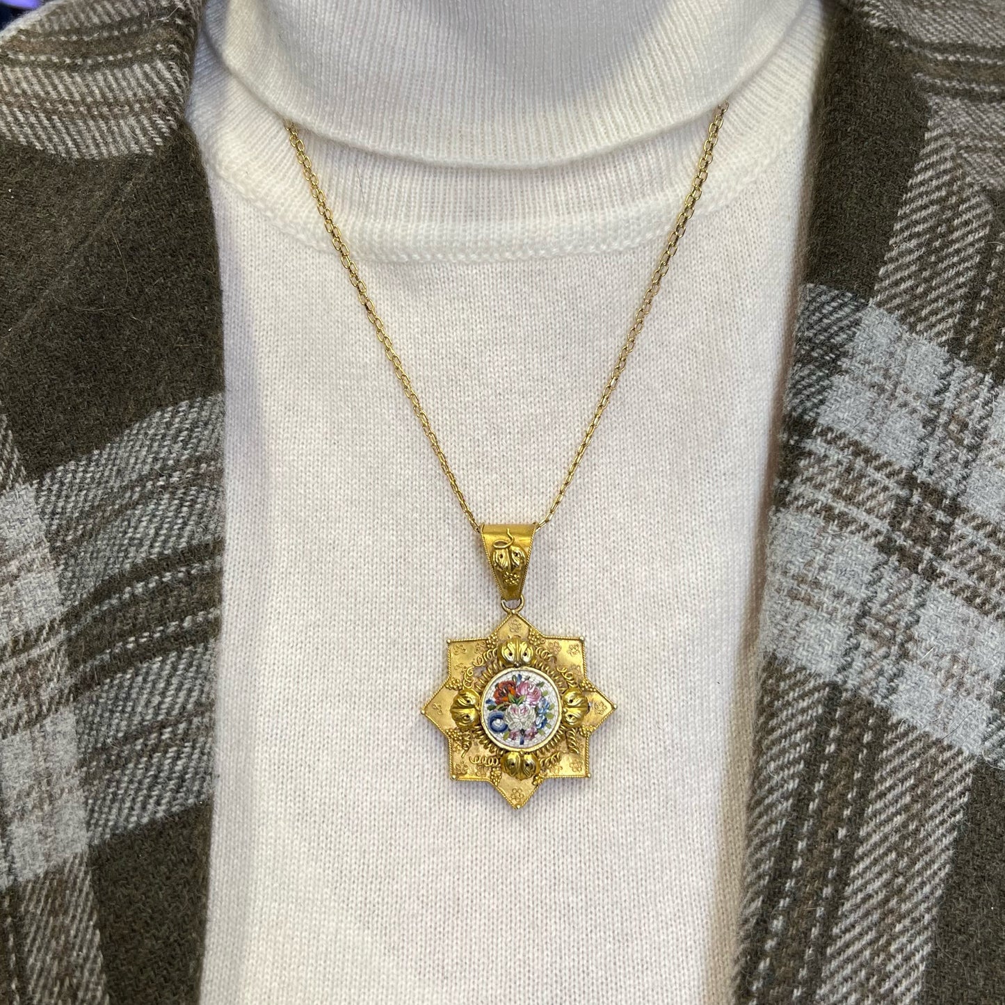 Raro pendente in oro porta ritratti a forma di stella - Venezia ‘800