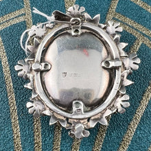 Carica l&#39;immagine nel visualizzatore di Gallery, Grande locket vintage in argento inciso a mano
