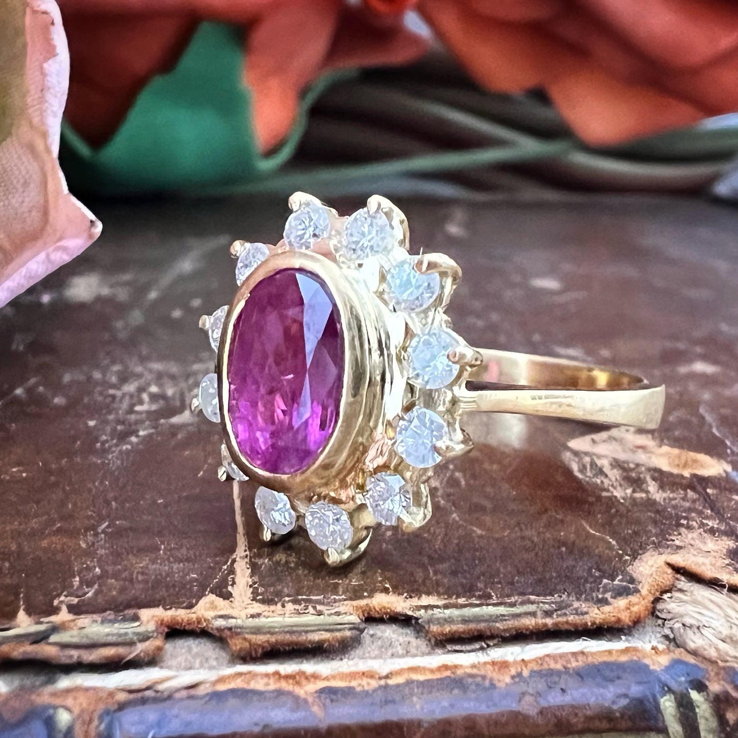 Anello Margherita Vintage in Oro 18 kt con Rubino Birmano Naturale e Diamanti