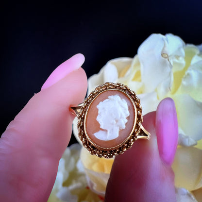 Anello vintage con cammeo scolpito – Birmingham, 1966