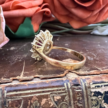 Anello Margherita Vintage in Oro 18 kt con Rubino Birmano Naturale e Diamanti