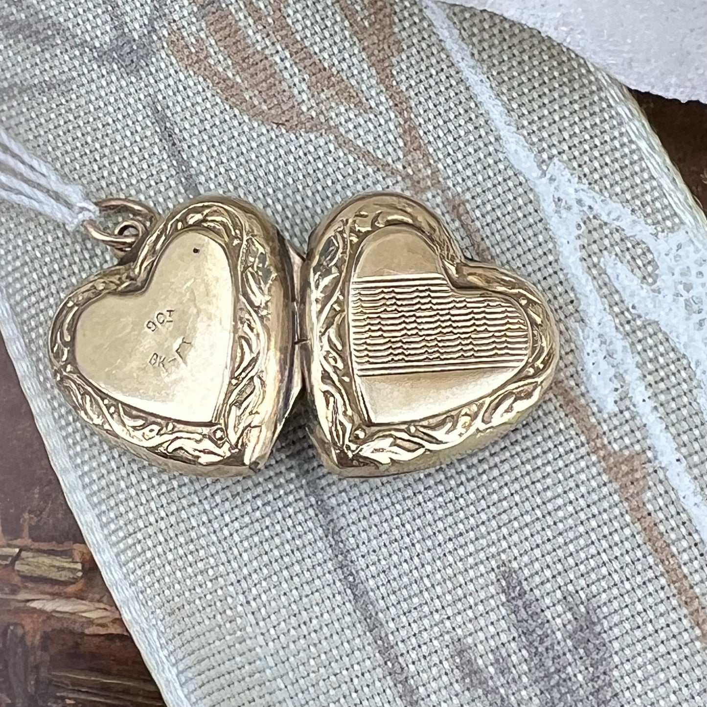 N. 10 - Locket porta foto in oro 9 ct back & front 1930