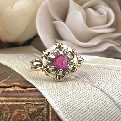 Anello in oro bianco e giallo anni ‘40 con rubino