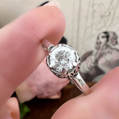 Anello solitario anni 1920/30 in oro bianco 18 kt con diamante Old European Cut da 0,50 ct